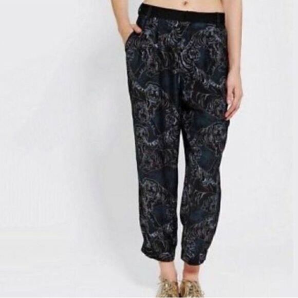Urban Outfitters Silence + Noise Black Motif Trouser Pant Tiger Print, Size 2 - Picture 1 of 10